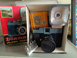 Diana F Fotocamera con Flash e Scatola