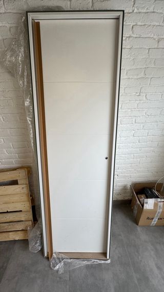 Nueva Puerta Madera 62x203 con Marco y Tapetas