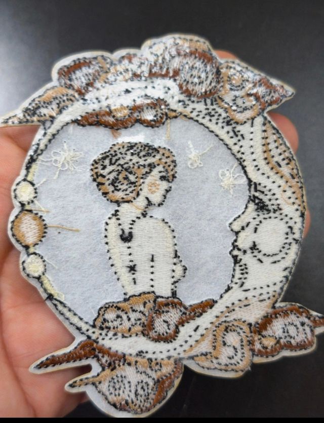 Parche bordado luna y mujer