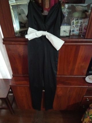 Mono largo negro con lazo blanco