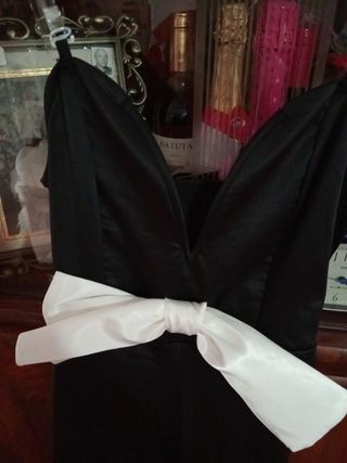 Mono largo negro con lazo blanco