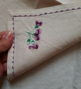 Tovaglia con tovagliolo ricamato