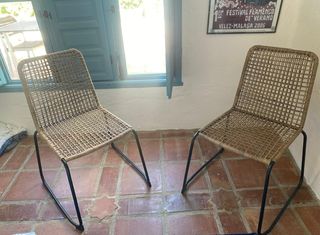 Dos sillas de diseño moderno