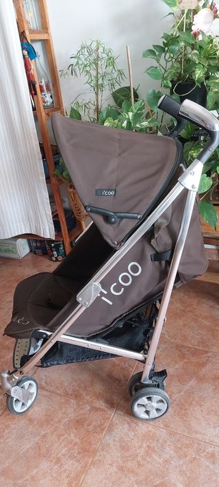 Silla de paseo con saco, reposabrazos y plástico