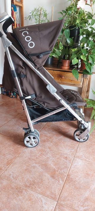Silla de paseo con saco, reposabrazos y plástico