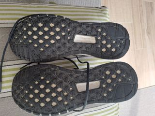 Zapatillas Adidas Negras y Doradas