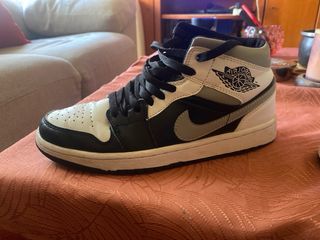 Jordan 1 Mid Talla 41 Negro Blanco