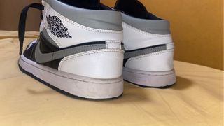 Jordan 1 Mid Talla 41 Negro Blanco