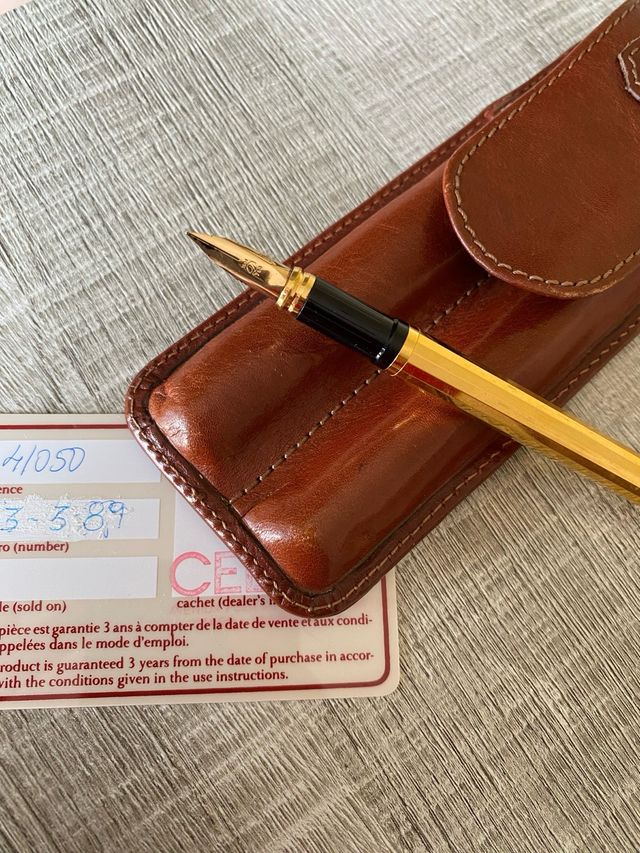 Pluma Estilográfica S.T. Dupont París Dorada