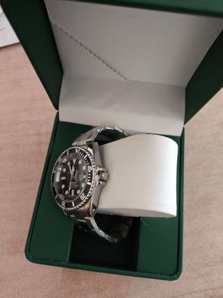 Reloj nuevo. Mantiene el envoltorio.