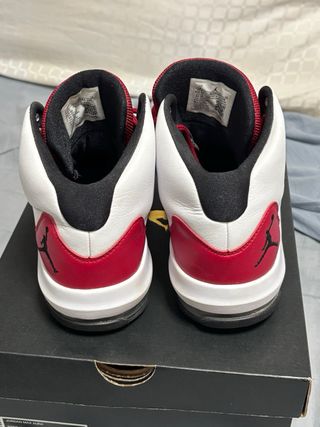 Zapatillas Jordan Max Aura Rojas y Blancas