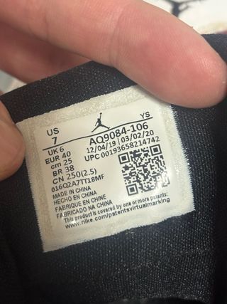 Zapatillas Jordan Max Aura Rojas y Blancas