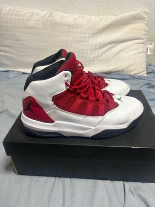 Zapatillas Jordan Max Aura Rojas y Blancas
