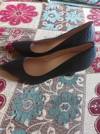 Zapatos de tacón negros para mujer