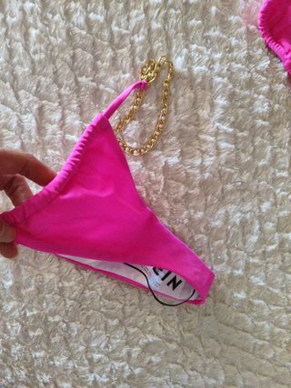 Bikini Rosa con Cadena Dorada Talla S
