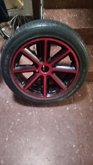 Llanta de coche con aro rojo ,para coche 49 AIXAM 