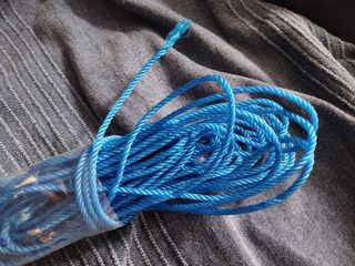 Cuerda azul para tender