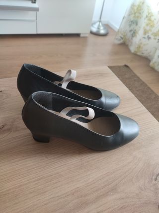 Zapatos de flamenco negros fabricados en España