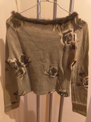 Jersey verde con rosas