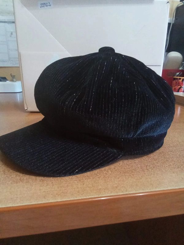 Cappello in velluto nero