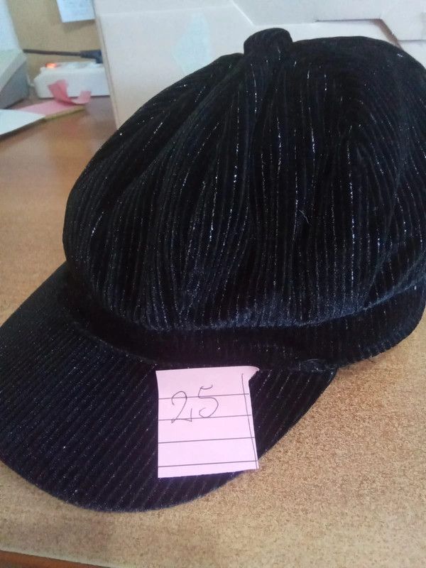 Cappello in velluto nero