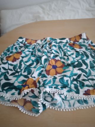 Pantalón corto de flores