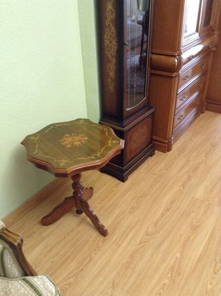 Mesa auxiliar de madera