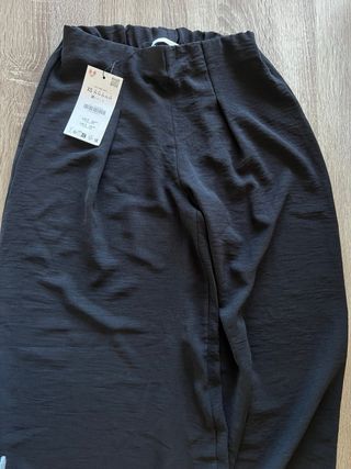 Pantalón fluido Zara pinzas negro XS