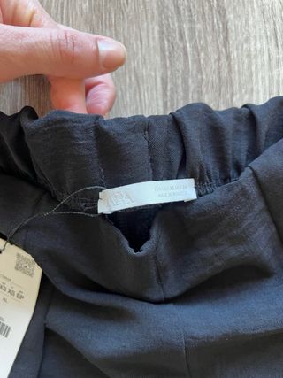 Pantalón fluido Zara pinzas negro XS