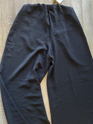 Pantalón fluido Zara pinzas negro XS