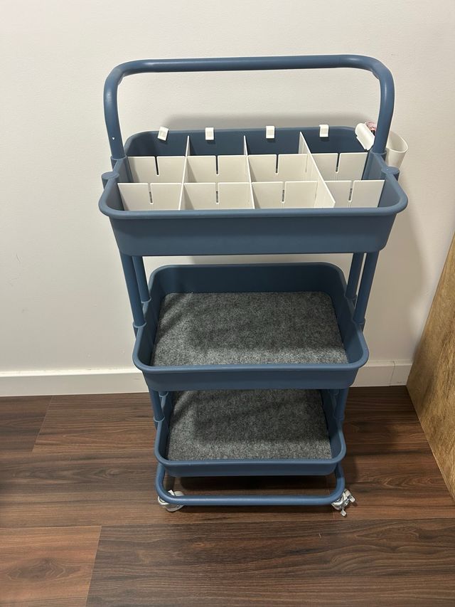 Carrito auxiliar de estética azul. Tengo 2.