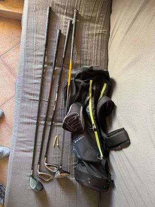 4 Palos de golf y bolsa WILSON 