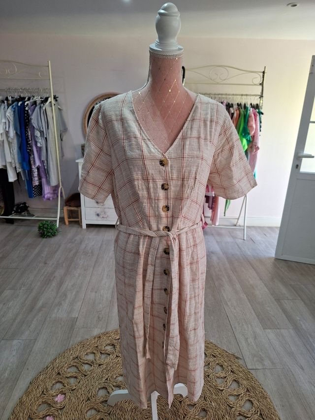 Vestido de mujer a cuadros beige