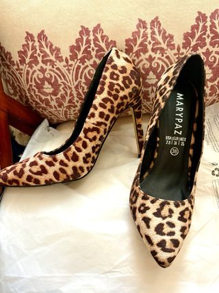 Zapatos de tacón con estampado de leopardo