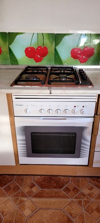 Horno blanco Aspes y encimera gas Corbero