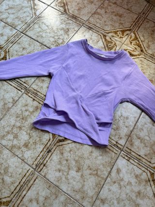 Top lila cruzado y abierto