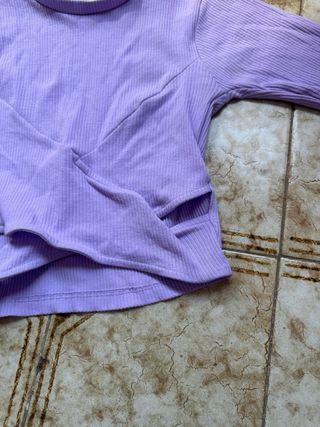 Top lila cruzado y abierto