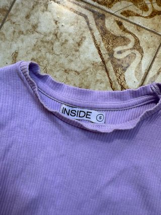 Top lila cruzado y abierto