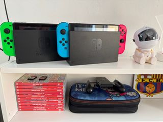 Nintendo Switch + 2 Mandos + 2 fundas y Juegos