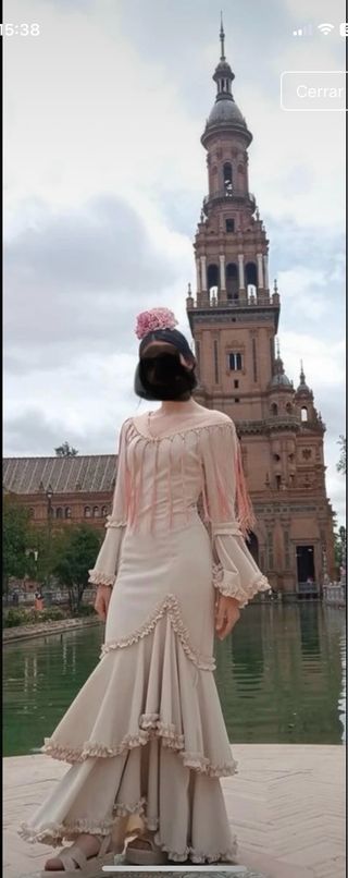 Precioso traje de flamenca beige y rosa