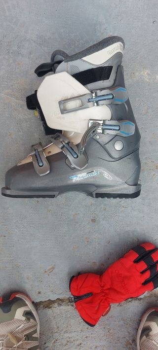 Esquís Rossignol X-Fight con bastones y botas