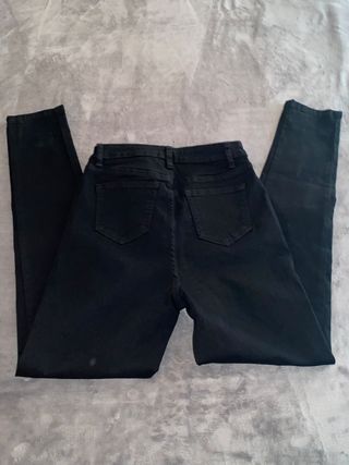 Pantalón vaquero negro mujer con hebillas