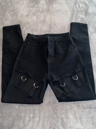 Pantalón vaquero negro mujer con hebillas
