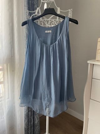 Blusa de seda azul