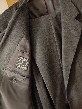 Traje gris de hombre