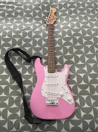 Guitarra Eléctrica Squier Mini Stratocaster Rosa