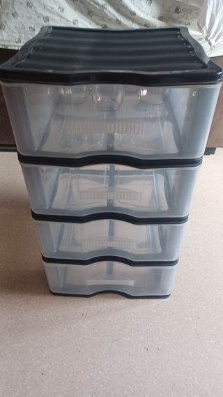 Cajonera de plástico transparente y negro