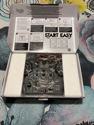 Controladora DJ Hercules Inpulse 200