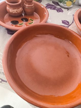 Piatti e ciotole in terracotta 