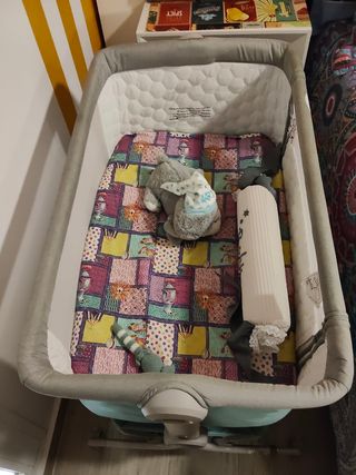 Cuna de colecho gris y verde